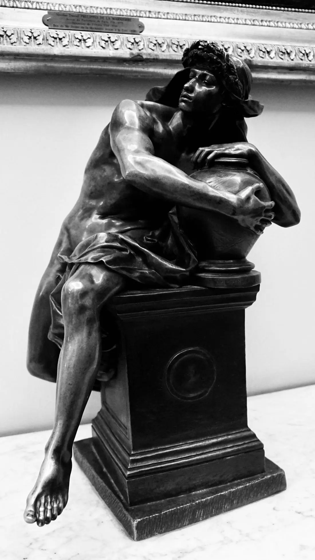 Sculpture en bronze de la bibliothèque de l'Ordre des avocats